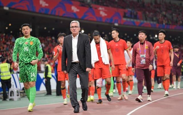 9393体育APP-马德兴：国足三连败谁该担责？迪拜集训练了个寂寞？