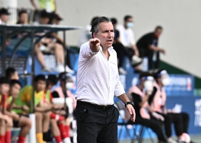 9393体育注册登录-海港选帅全面提速：三选一只剩C计划 哈维尔最热门